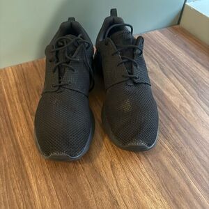 Nike Men's Black Mesh Athletic Shoes